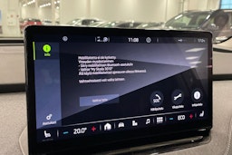 valkoinen Skoda Enyaq 2021 kuva 27.