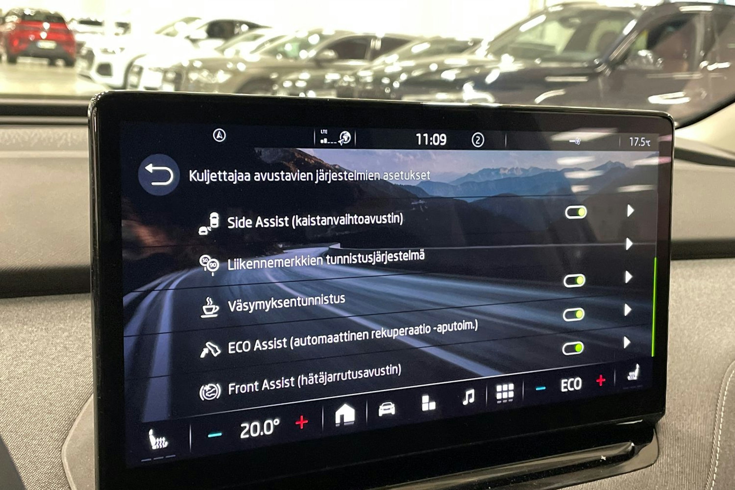 valkoinen Skoda Enyaq 2021 kuva 33.