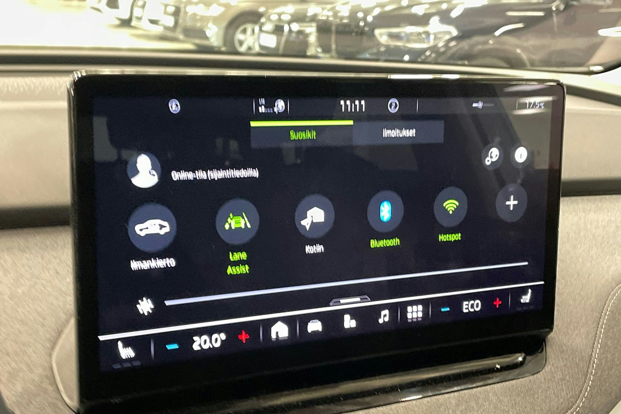 valkoinen Skoda Enyaq 2021 kuva 36.