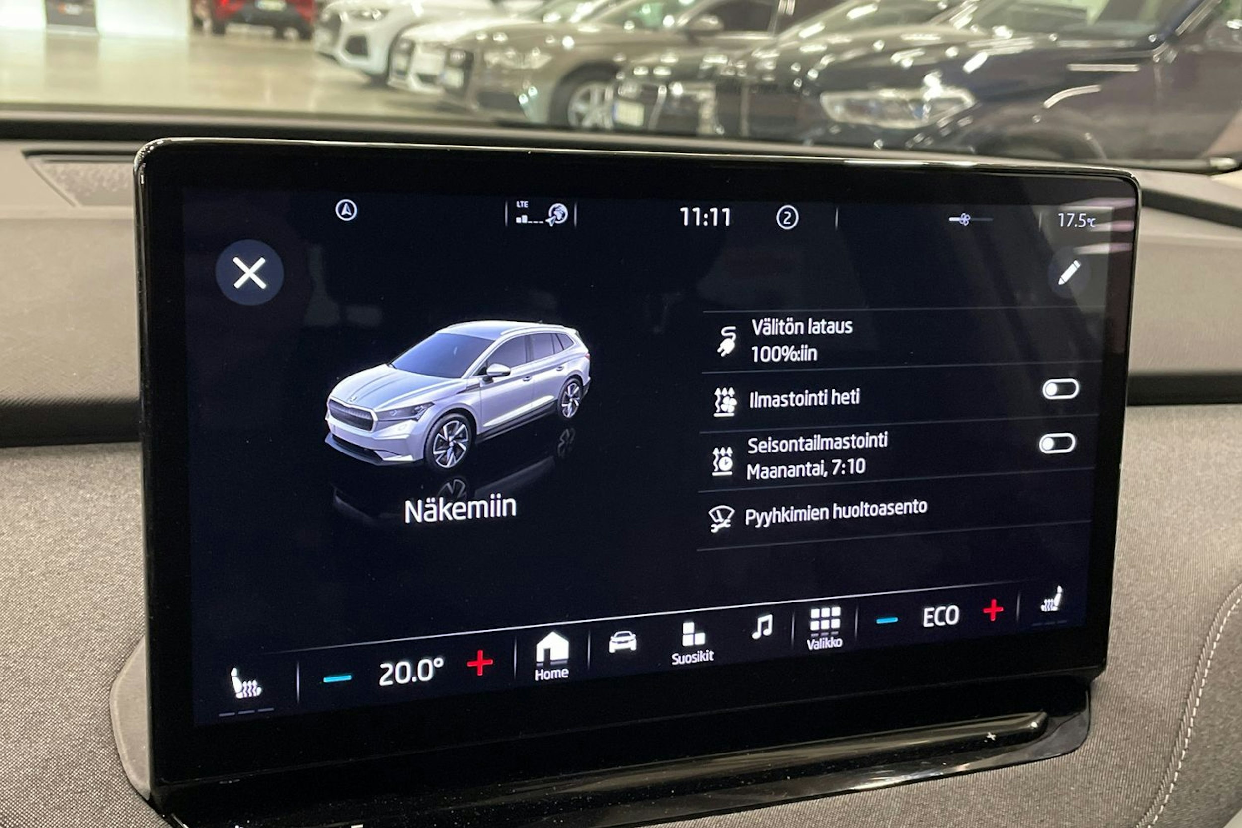 valkoinen Skoda Enyaq 2021 kuva 37.