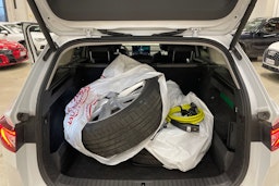 valkoinen Skoda Enyaq 2021 kuva 43.