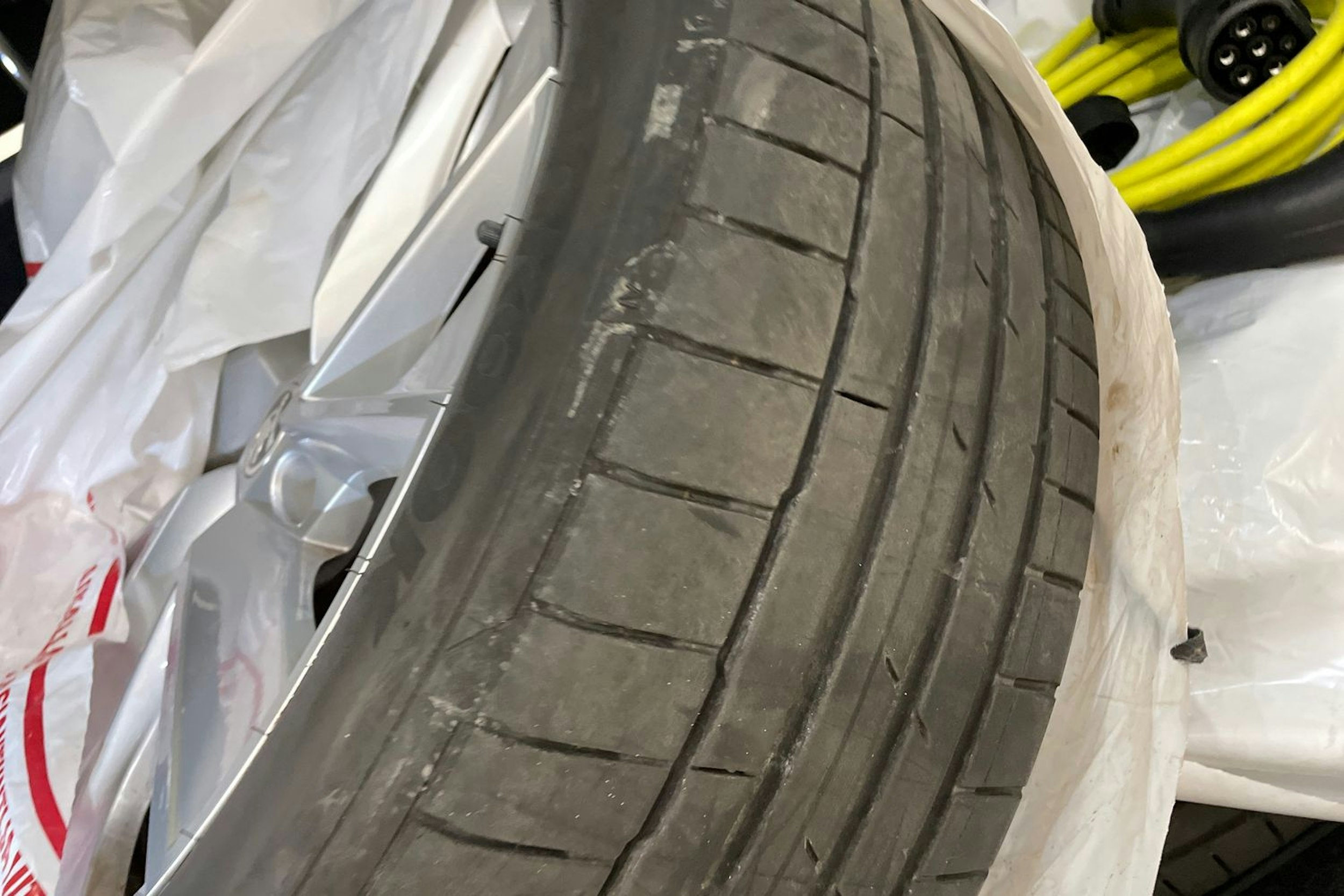 valkoinen Skoda Enyaq 2021 kuva 44.