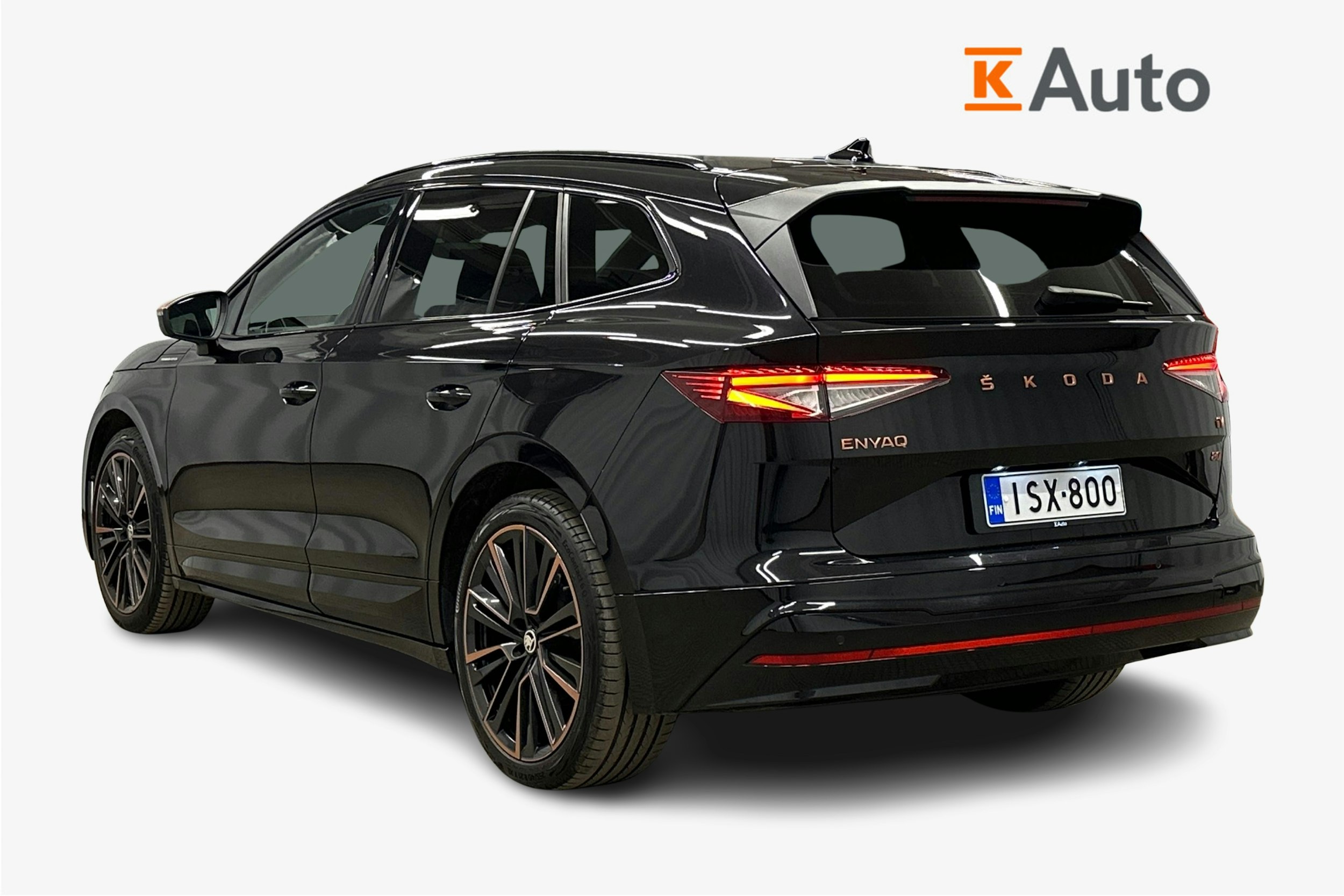 musta Skoda Enyaq 2022 kuva 2.