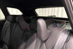 musta Skoda Enyaq 2022 kuva 17.