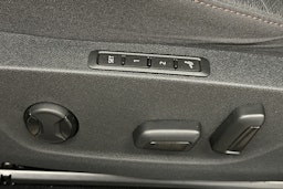 musta Skoda Enyaq 2022 kuva 20.