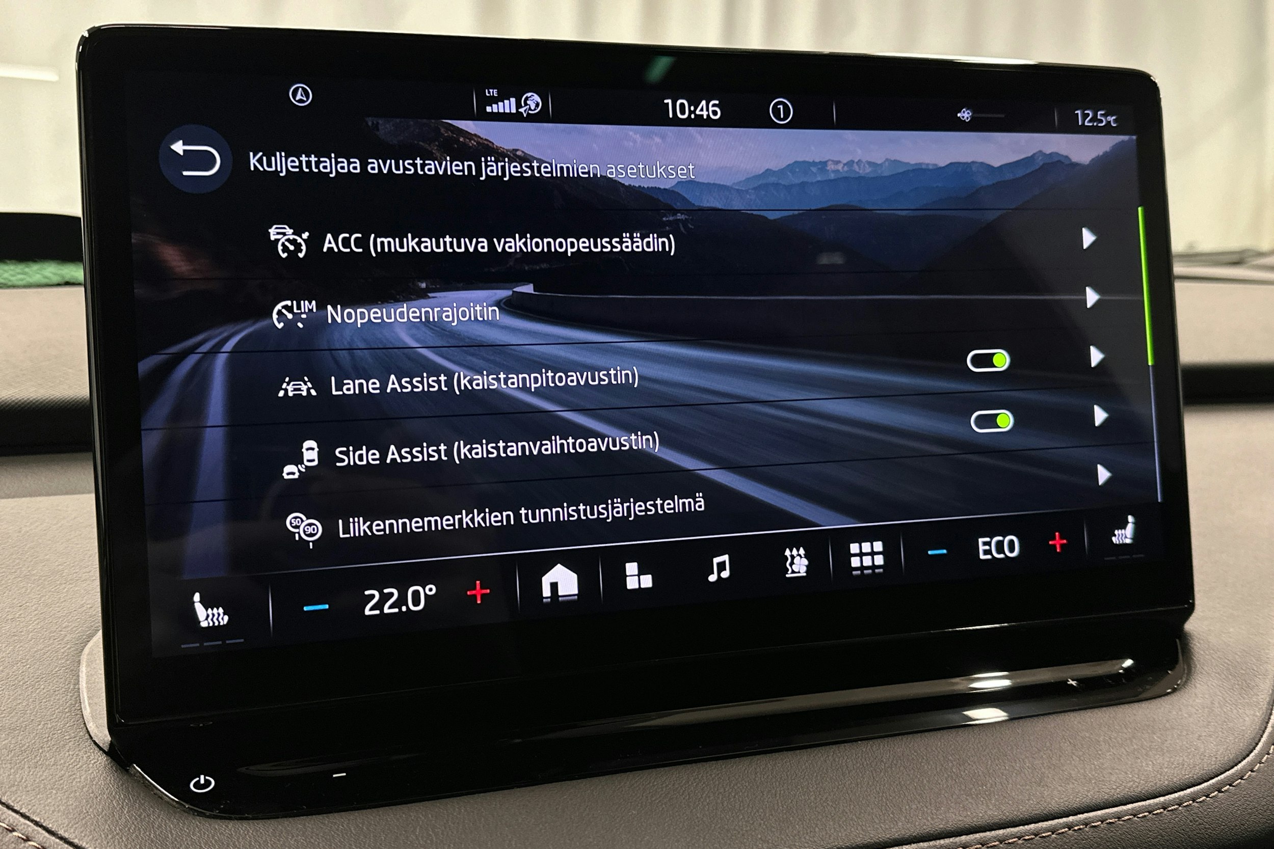 musta Skoda Enyaq 2022 kuva 29.