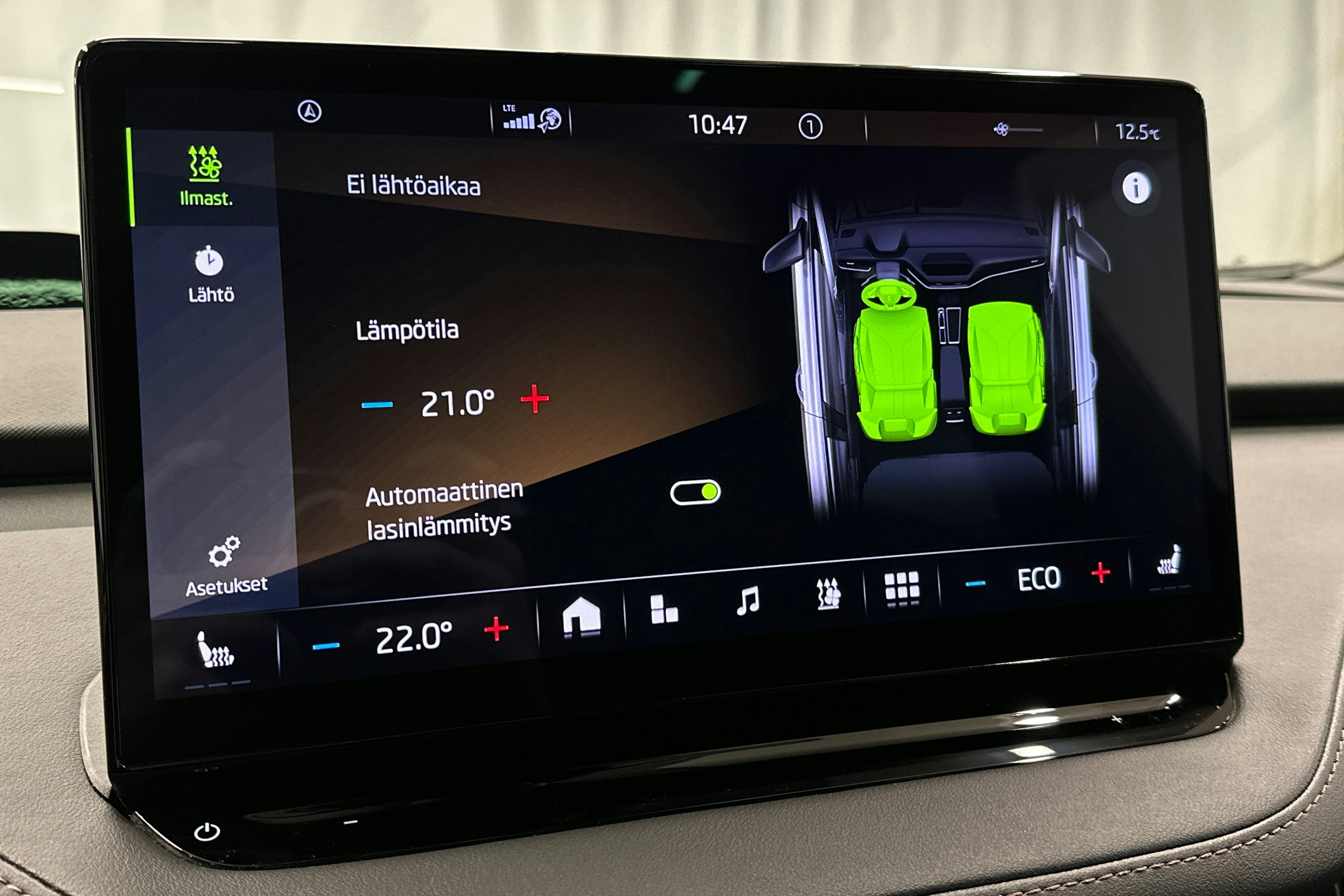 musta Skoda Enyaq 2022 kuva 32.