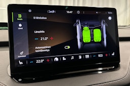 musta Skoda Enyaq 2022 kuva 32.