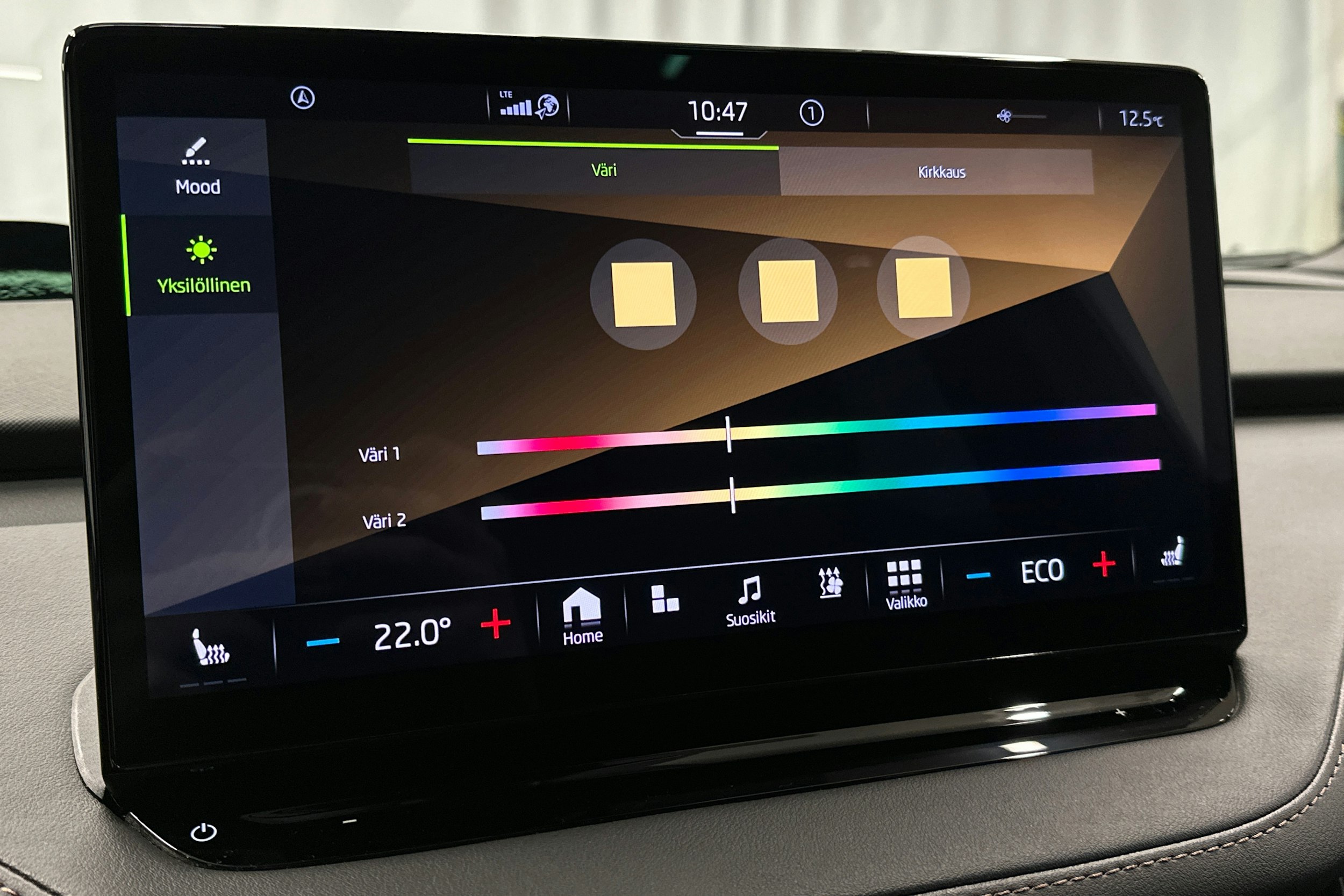 musta Skoda Enyaq 2022 kuva 33.