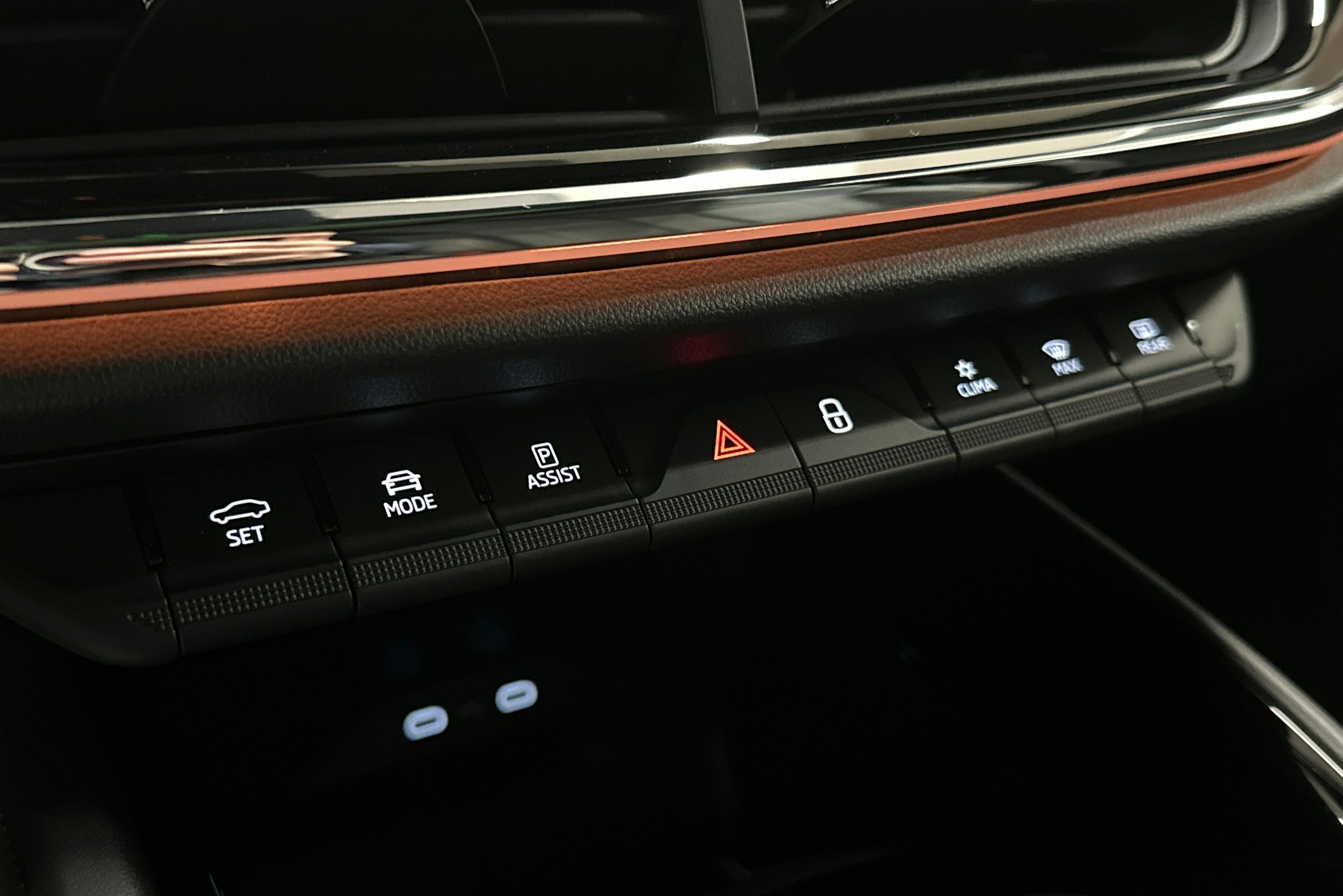 musta Skoda Enyaq 2022 kuva 35.