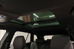 musta Skoda Enyaq 2022 kuva 37.