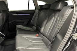 musta Skoda Enyaq 2021 kuva 10.