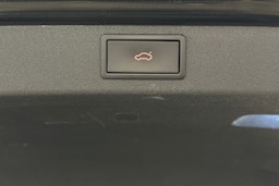 musta Skoda Enyaq 2021 kuva 15.