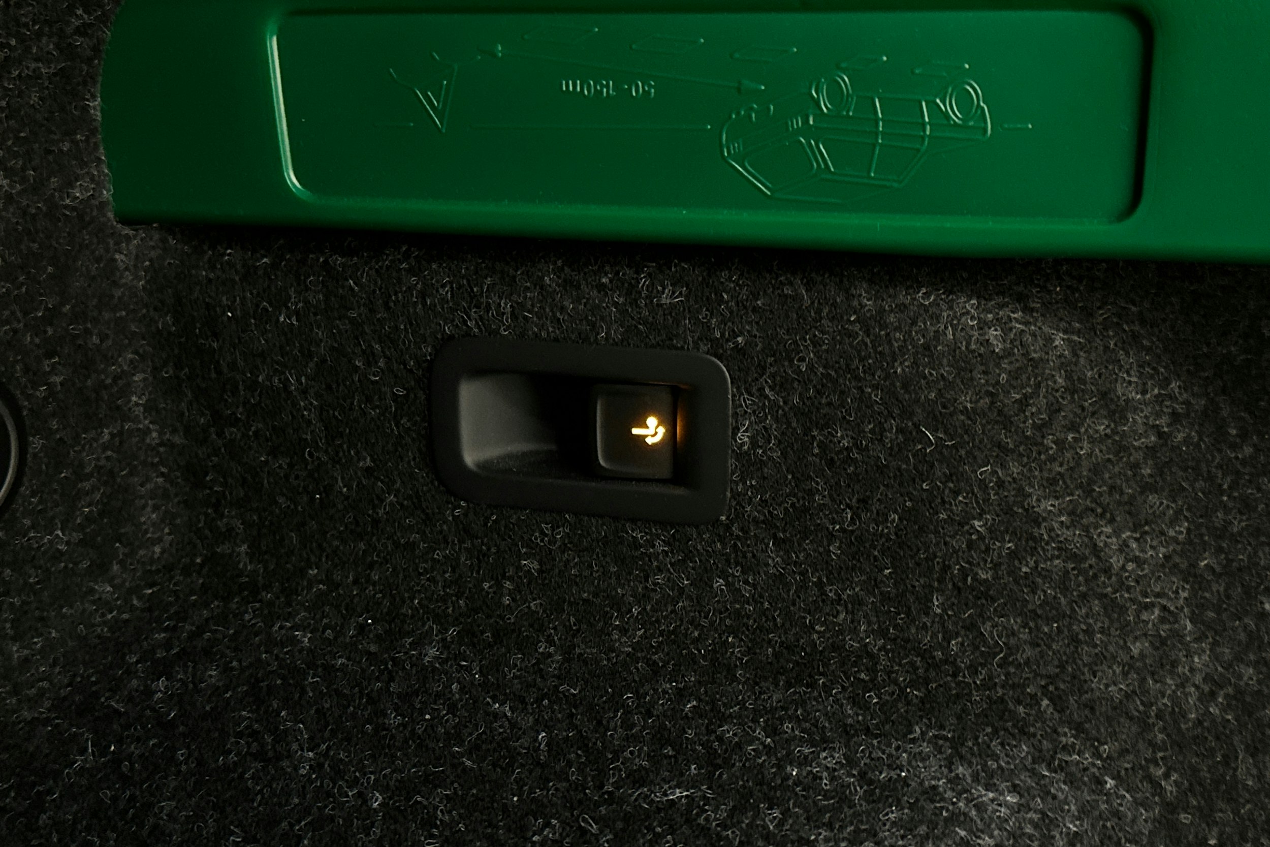 musta Skoda Enyaq 2021 kuva 16.