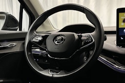 musta Skoda Enyaq 2021 kuva 19.