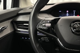 musta Skoda Enyaq 2021 kuva 20.