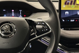 musta Skoda Enyaq 2021 kuva 21.