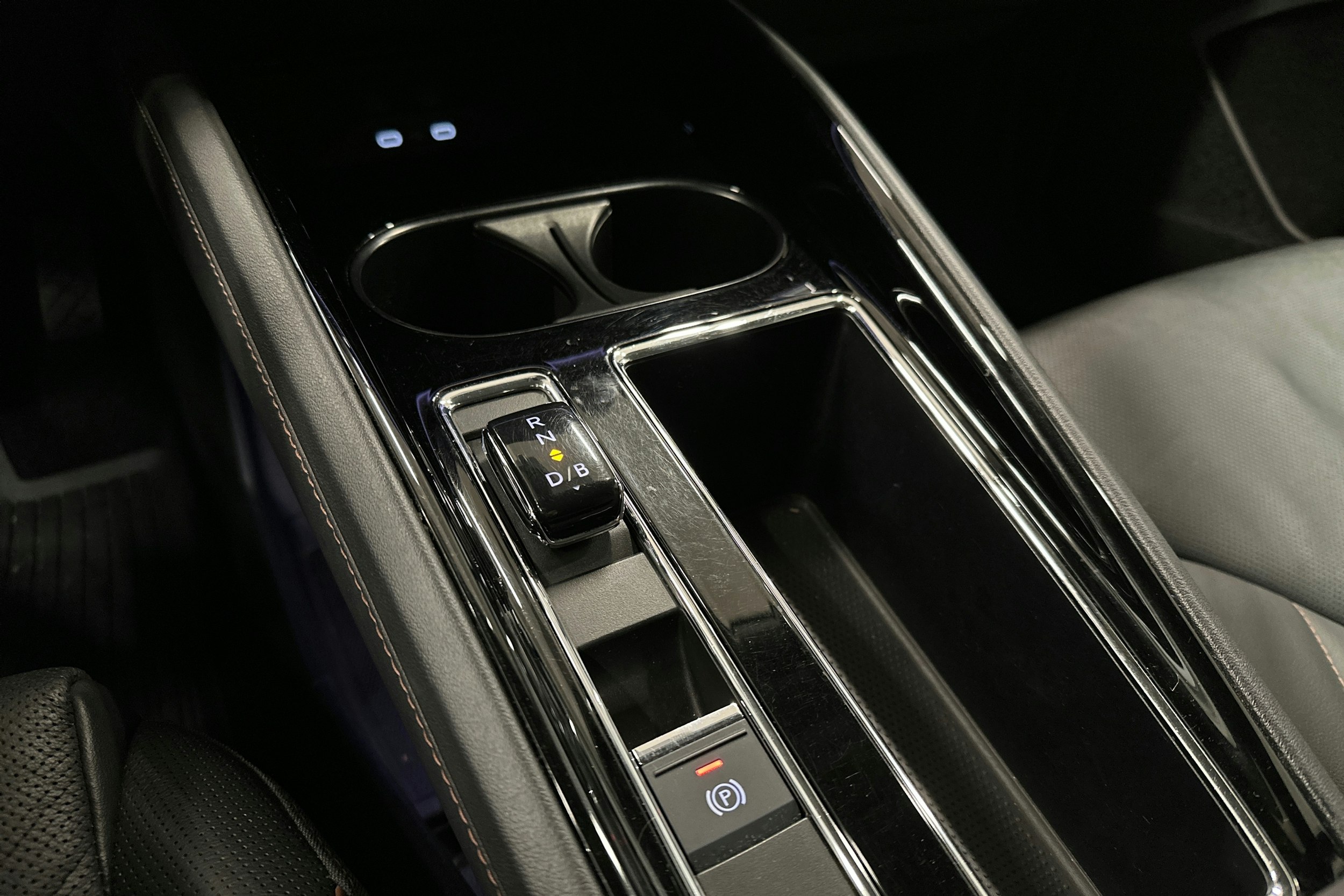 musta Skoda Enyaq 2021 kuva 24.