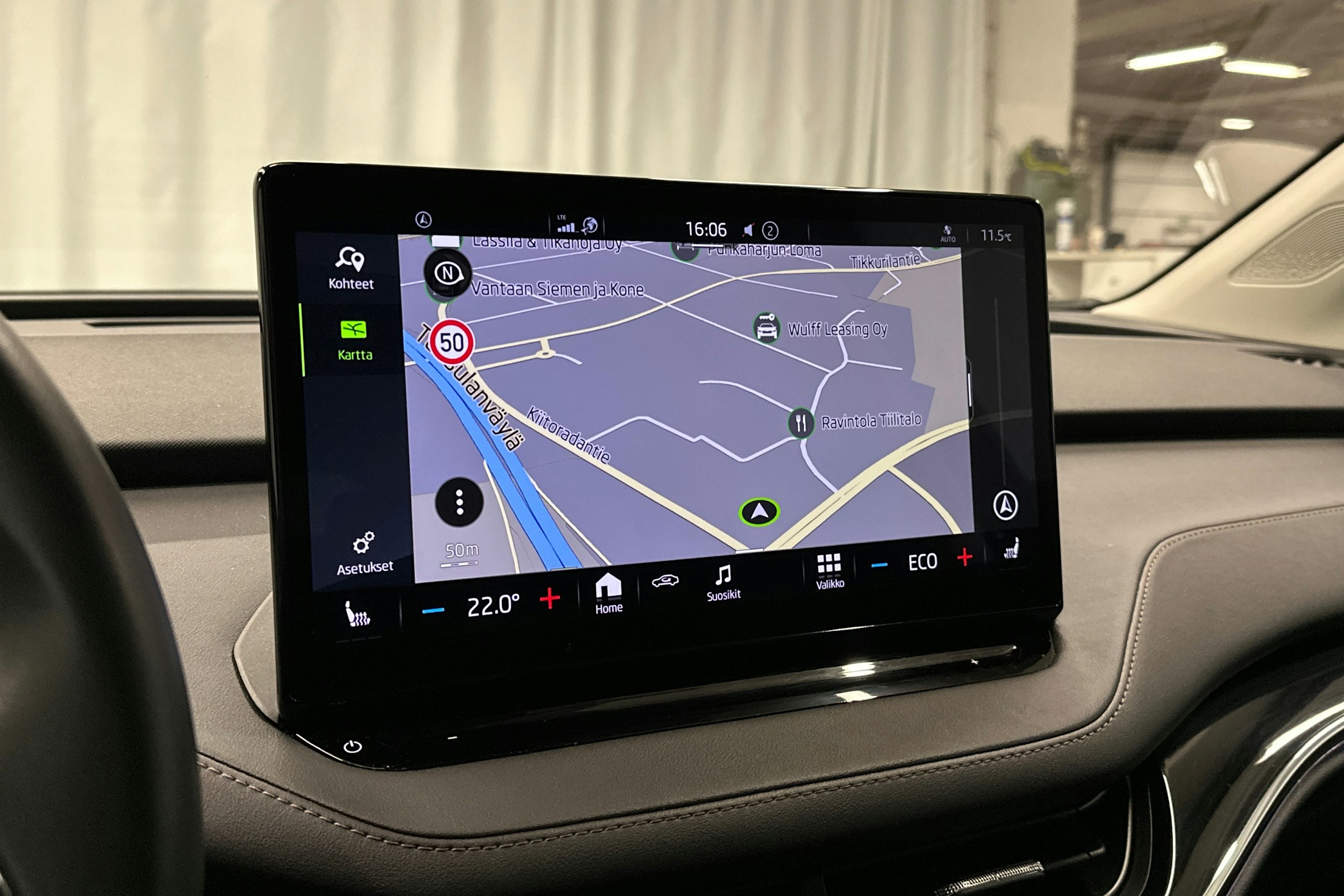 musta Skoda Enyaq 2021 kuva 27.