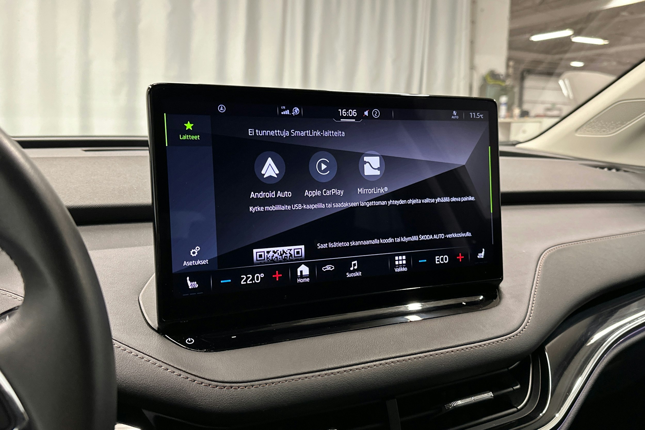 musta Skoda Enyaq 2021 kuva 28.