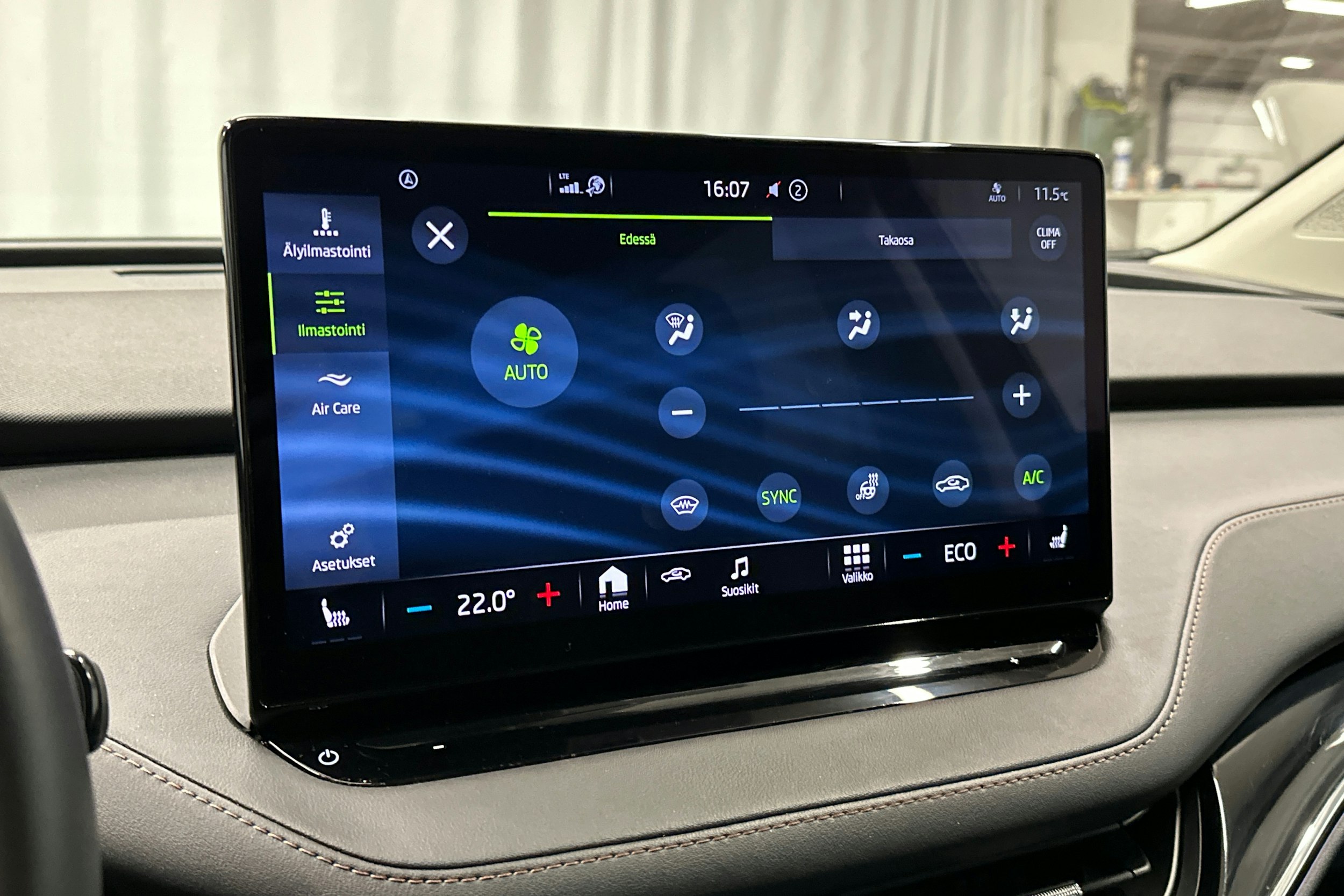 musta Skoda Enyaq 2021 kuva 31.