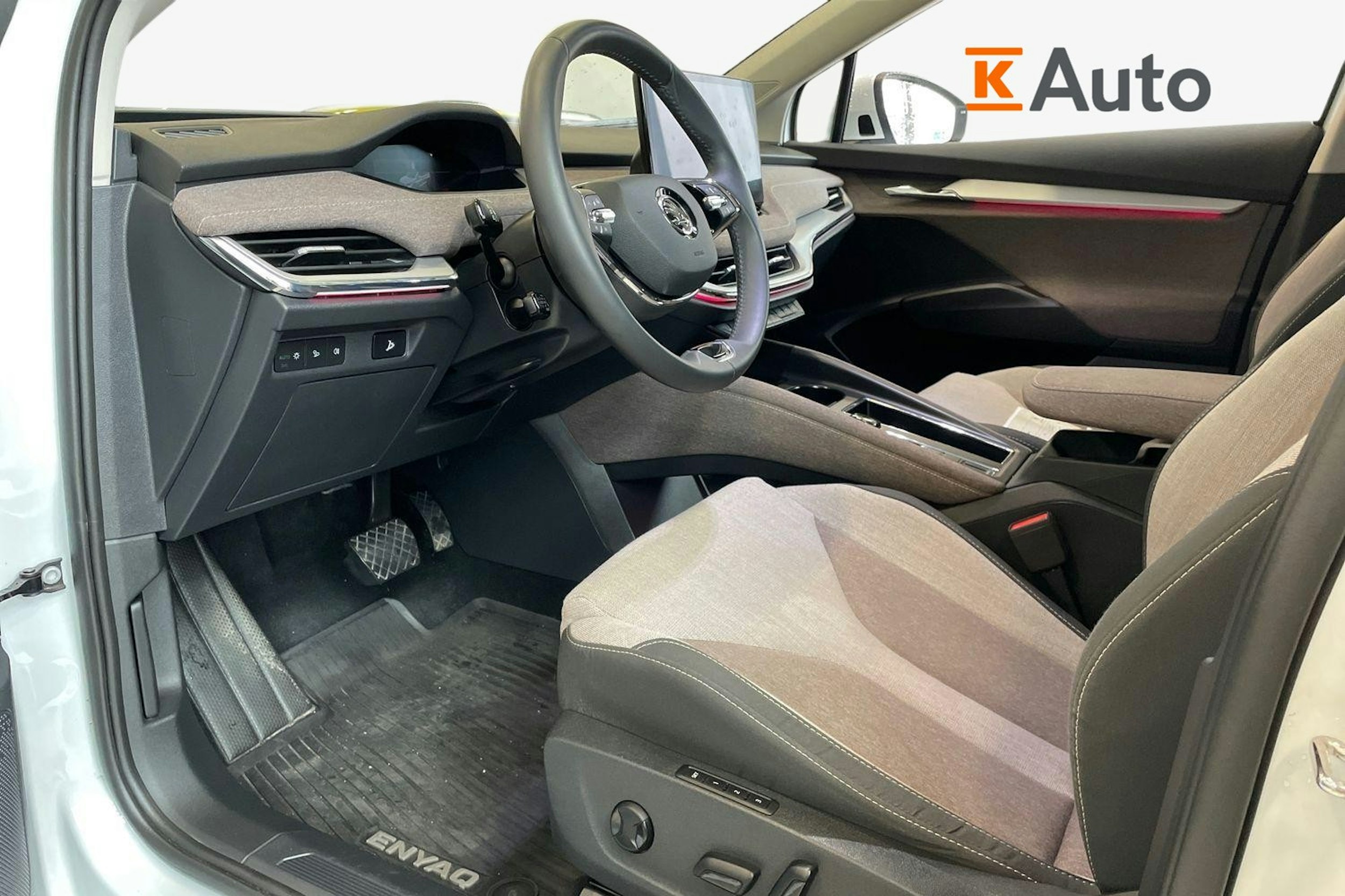 valkoinen Skoda Enyaq 2021 kuva 2.