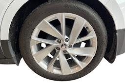 valkoinen Skoda Enyaq 2021 kuva 3.
