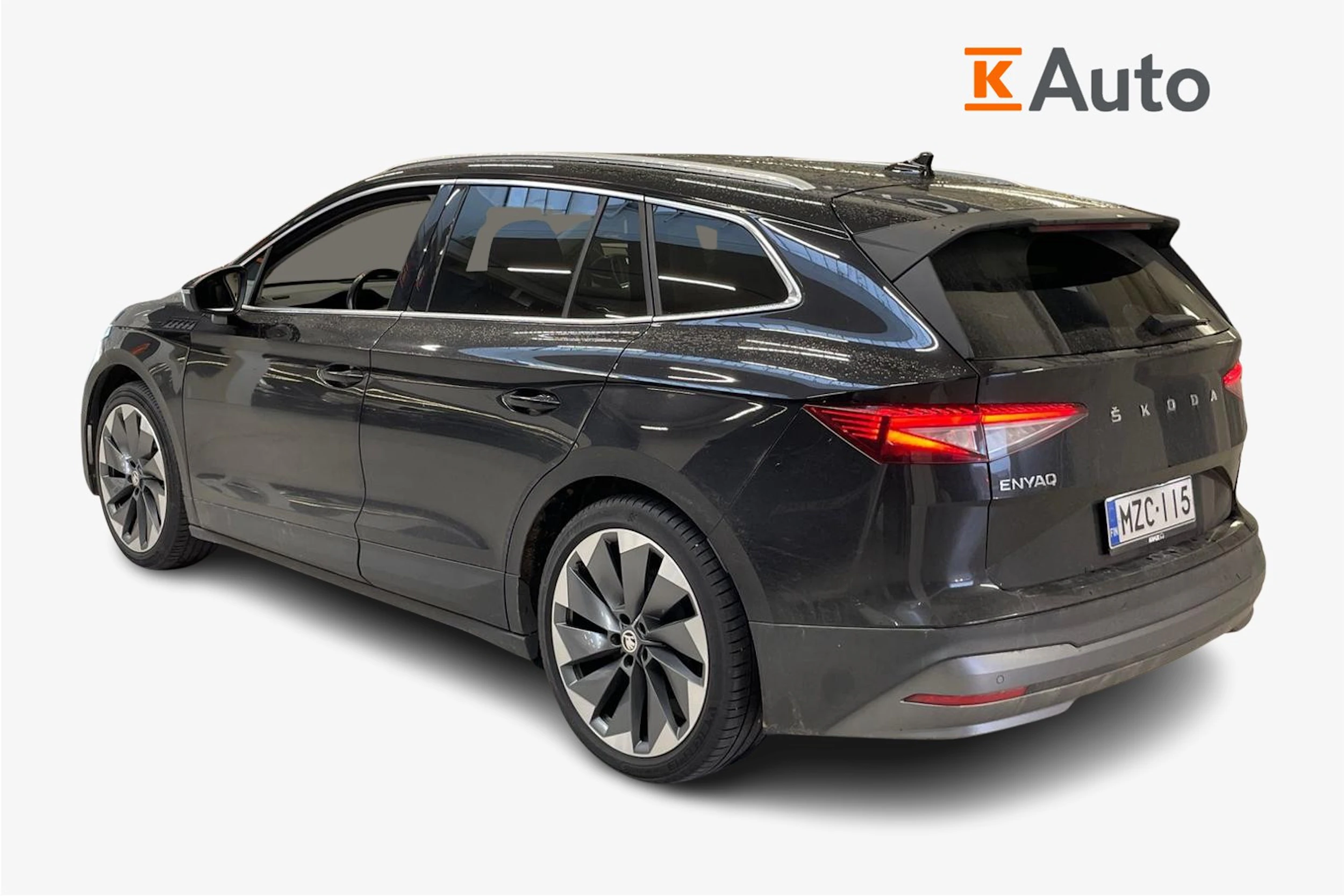 musta Skoda Enyaq 2021 kuva 2.