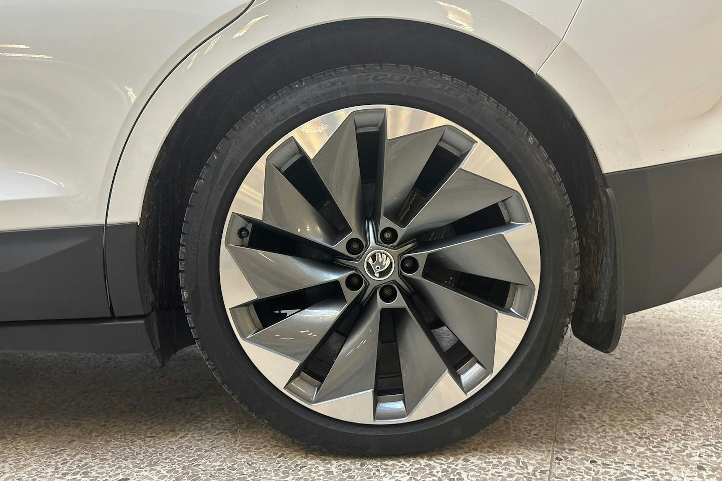 met. valkoinen Skoda Enyaq 2021 kuva 11.