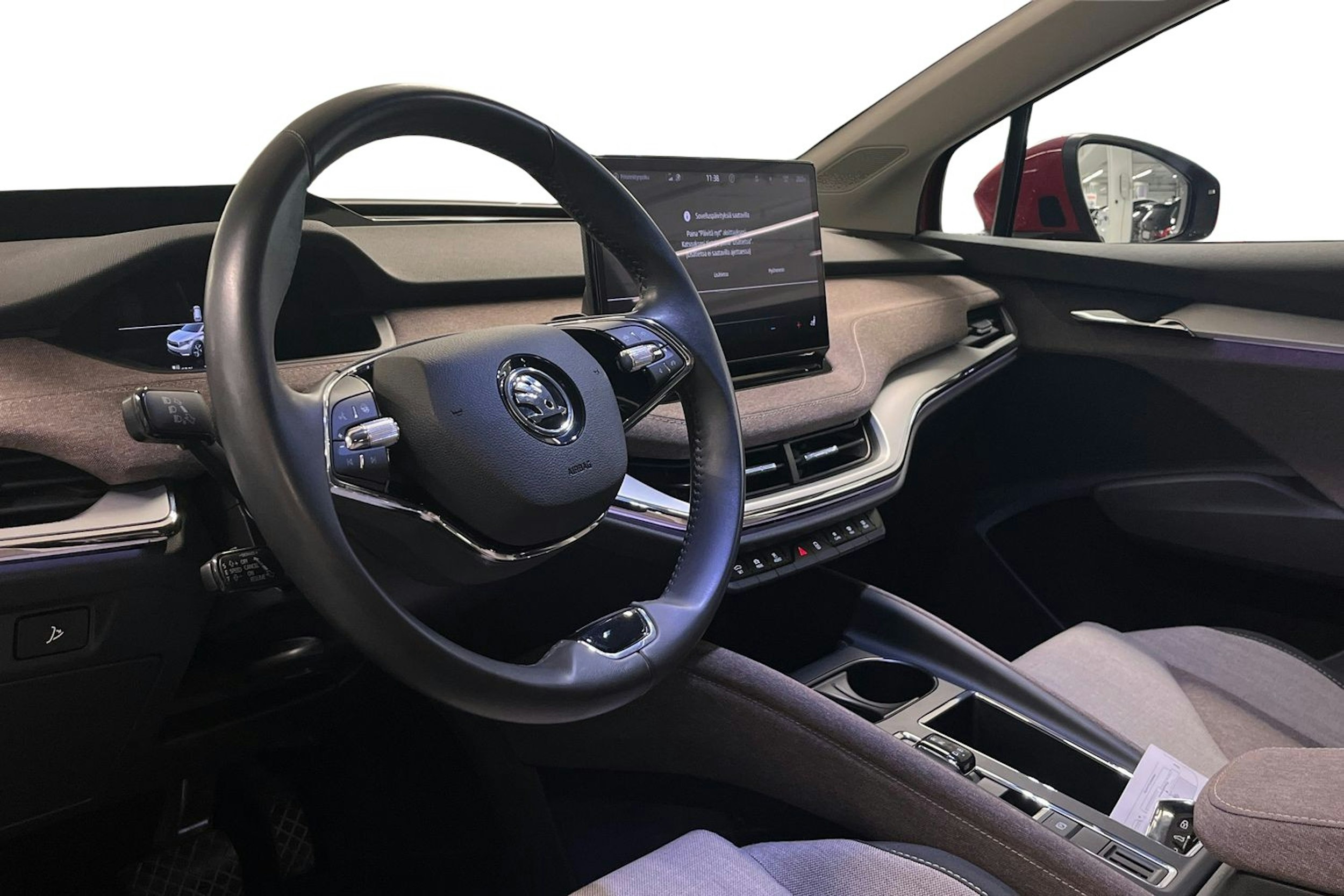 Punainen Skoda Enyaq 2021 kuva 7.