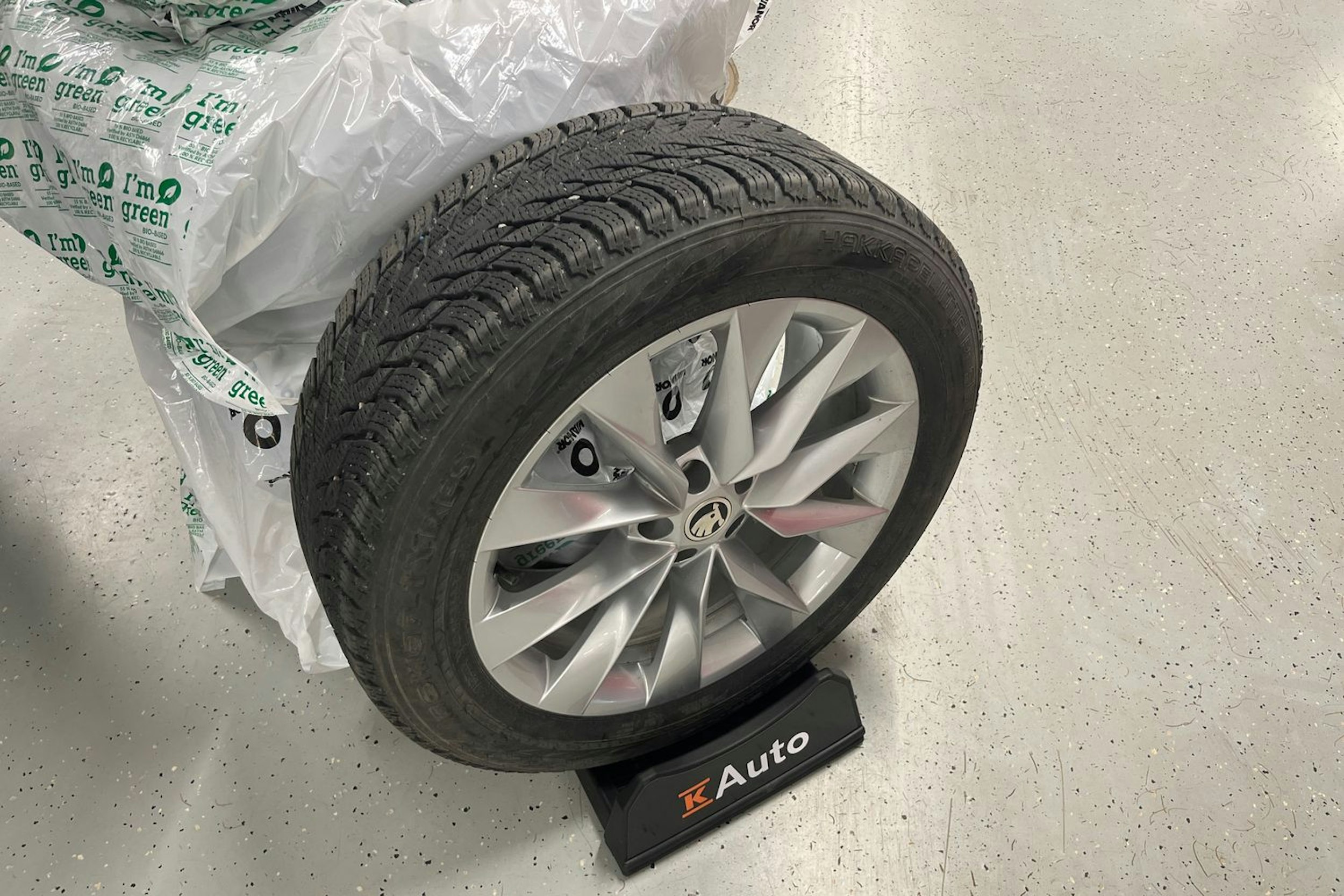 Punainen Skoda Enyaq 2021 kuva 13.