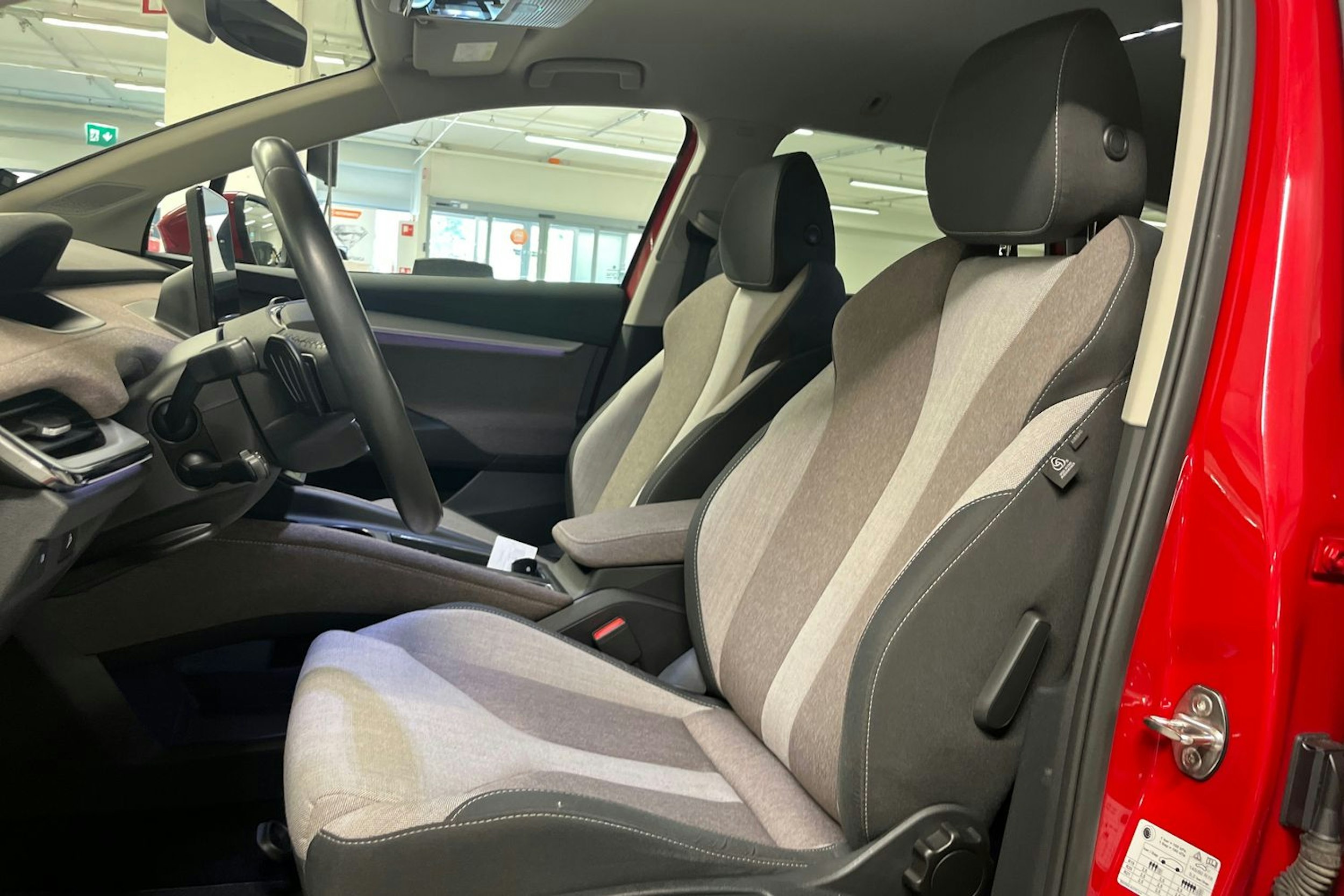 Punainen Skoda Enyaq 2021 kuva 14.
