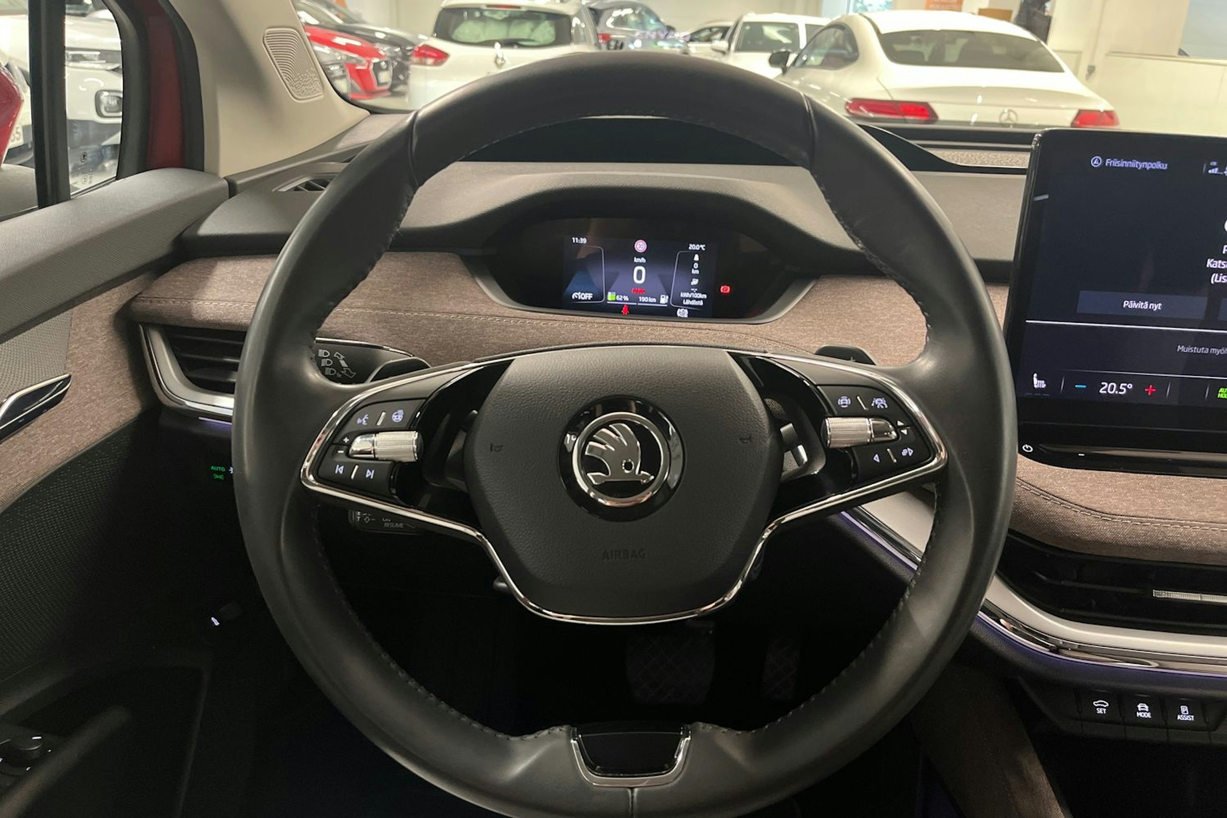 Punainen Skoda Enyaq 2021 kuva 16.