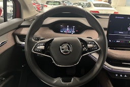 Punainen Skoda Enyaq 2021 kuva 16.