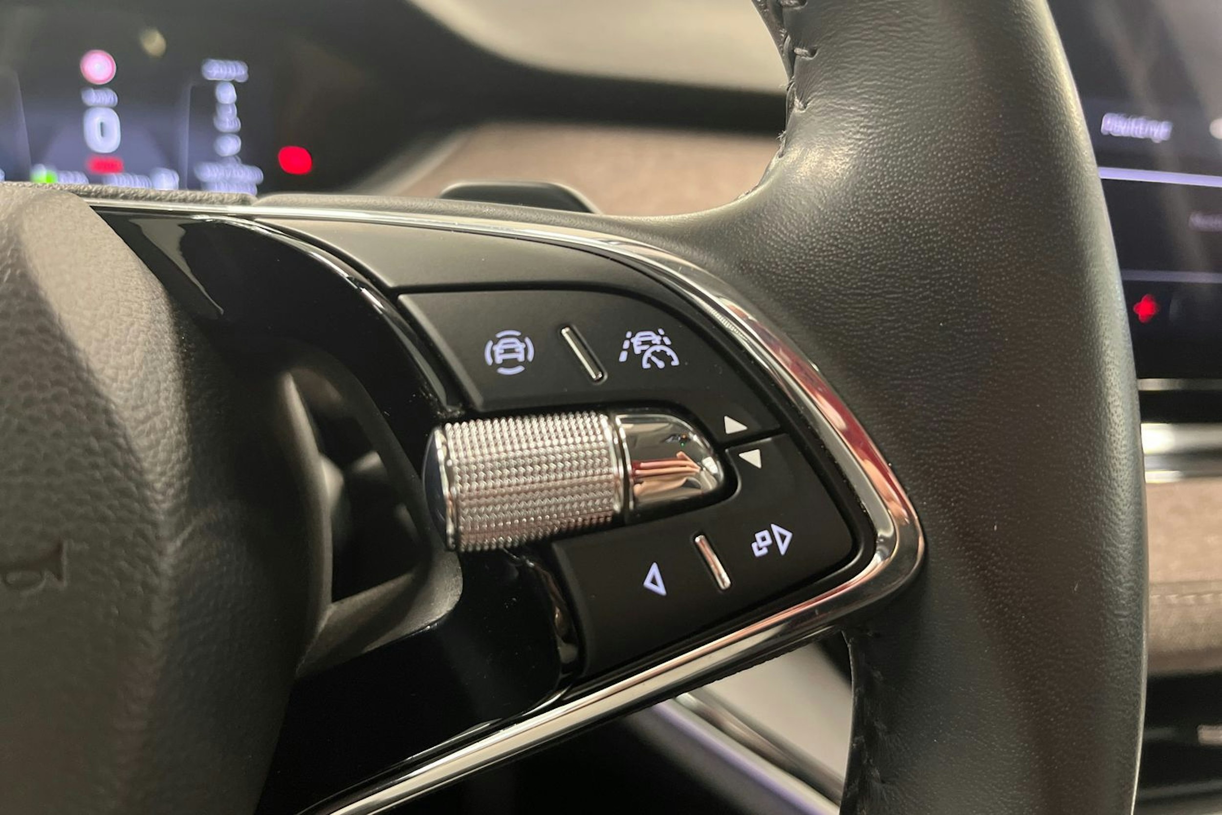 Punainen Skoda Enyaq 2021 kuva 17.