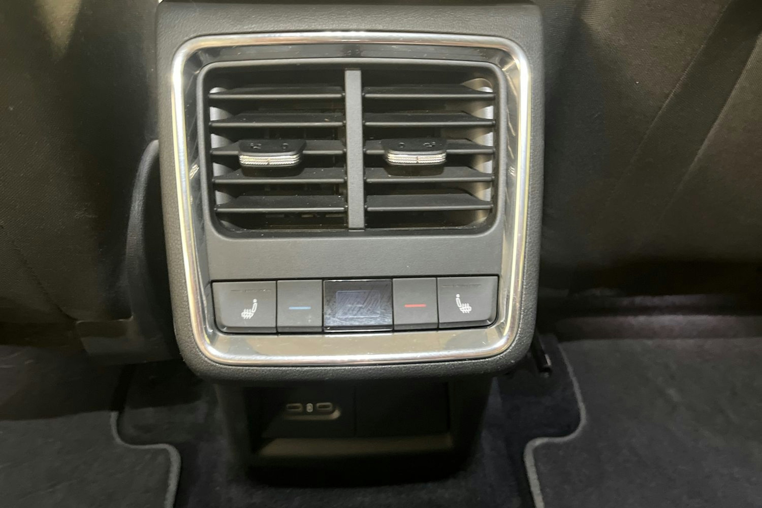 Punainen Skoda Enyaq 2021 kuva 28.