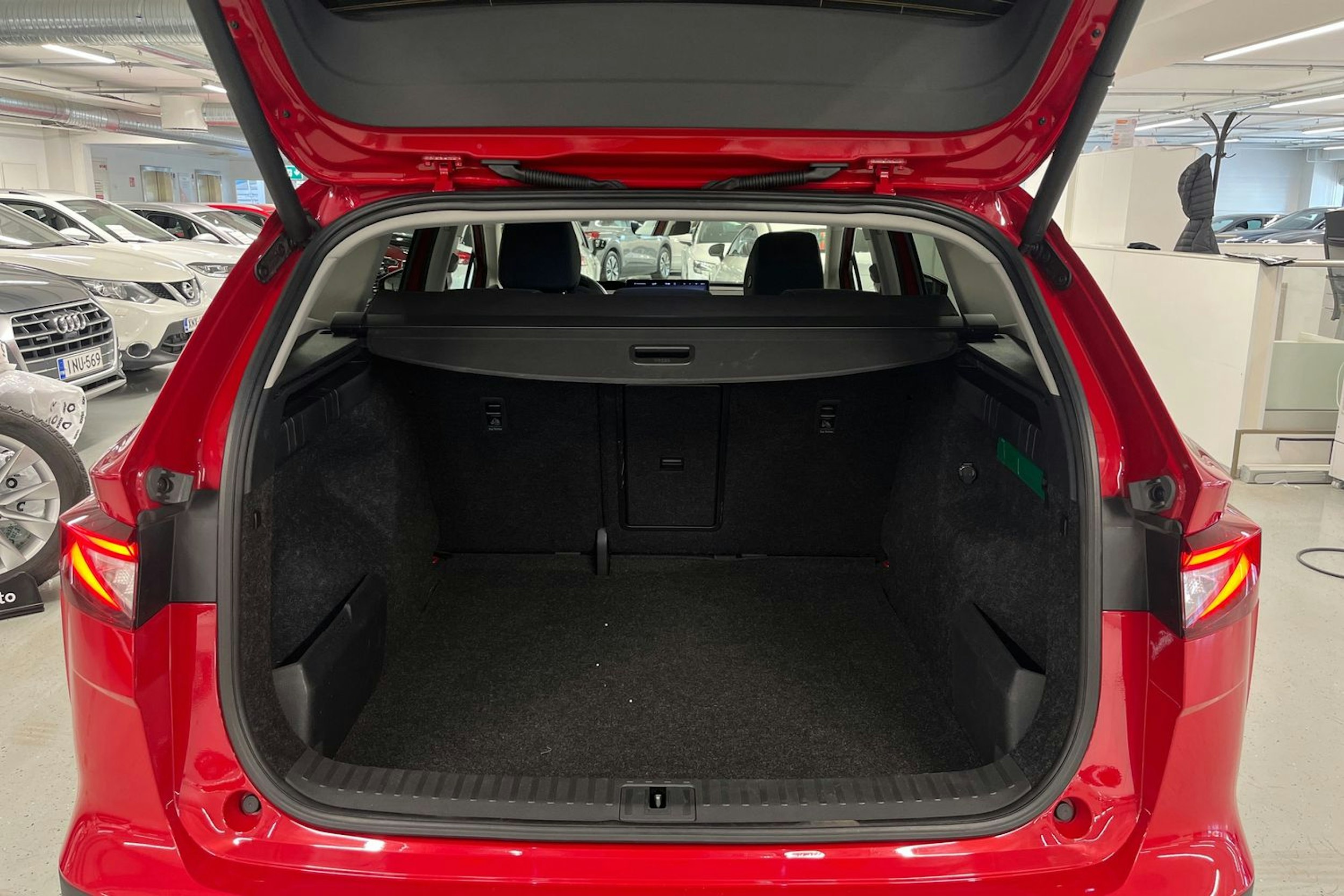 Punainen Skoda Enyaq 2021 kuva 29.