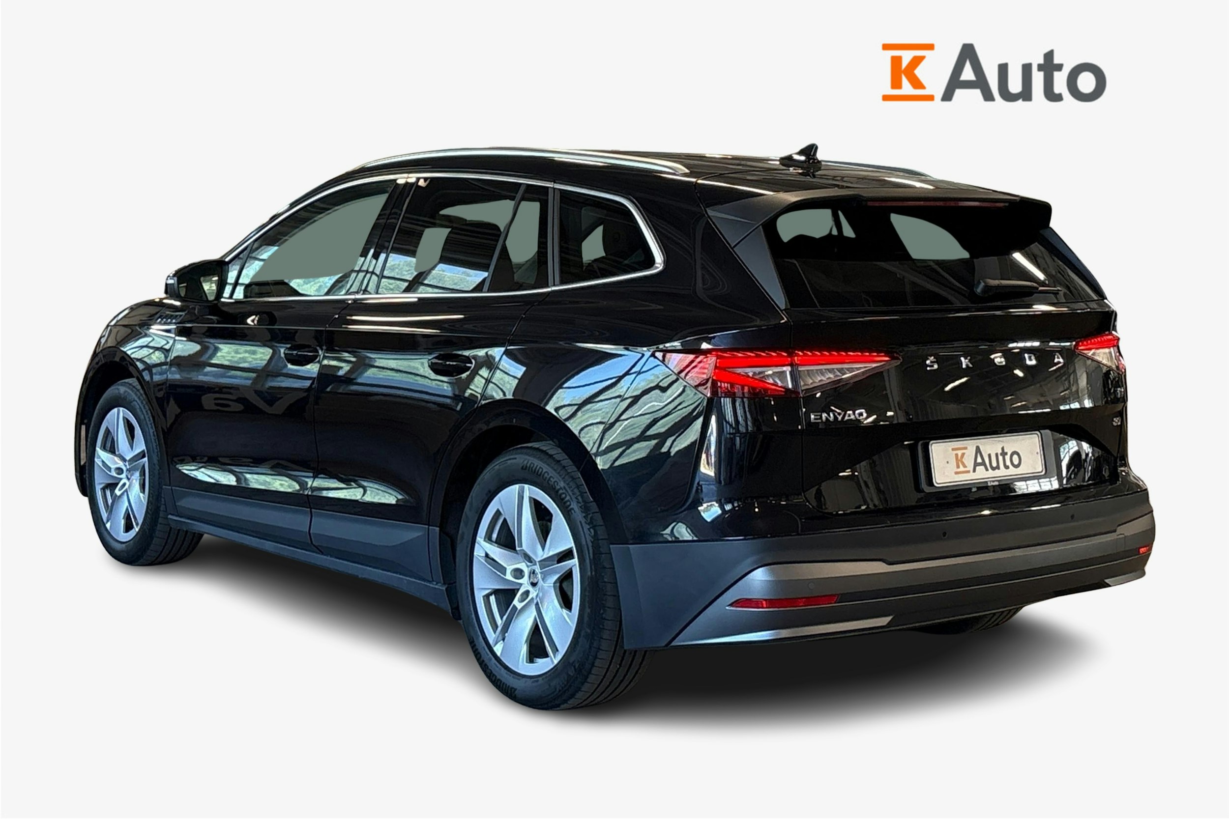 musta Skoda Enyaq 2022 kuva 2.
