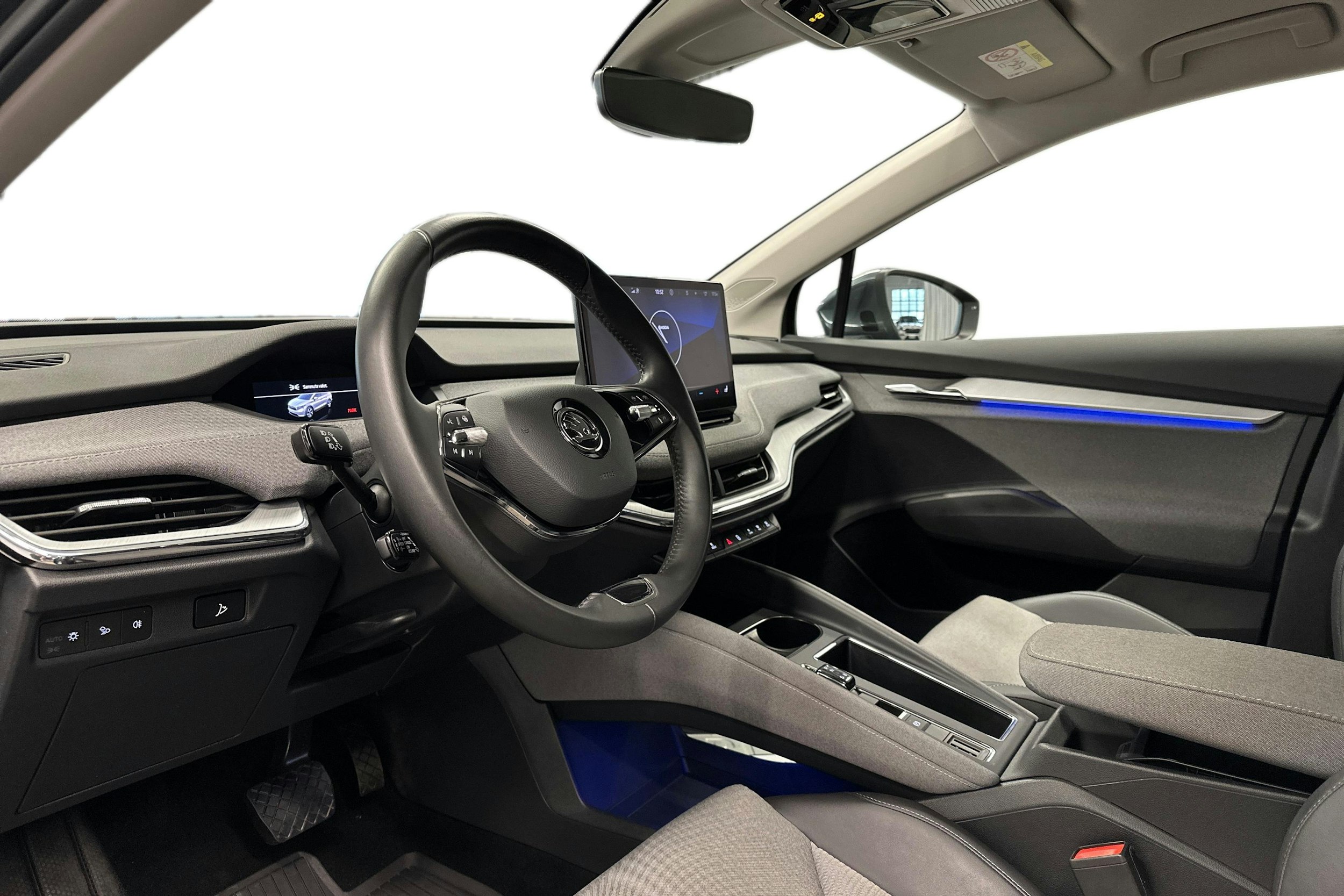 harmaa Skoda Enyaq 2022 kuva 3.