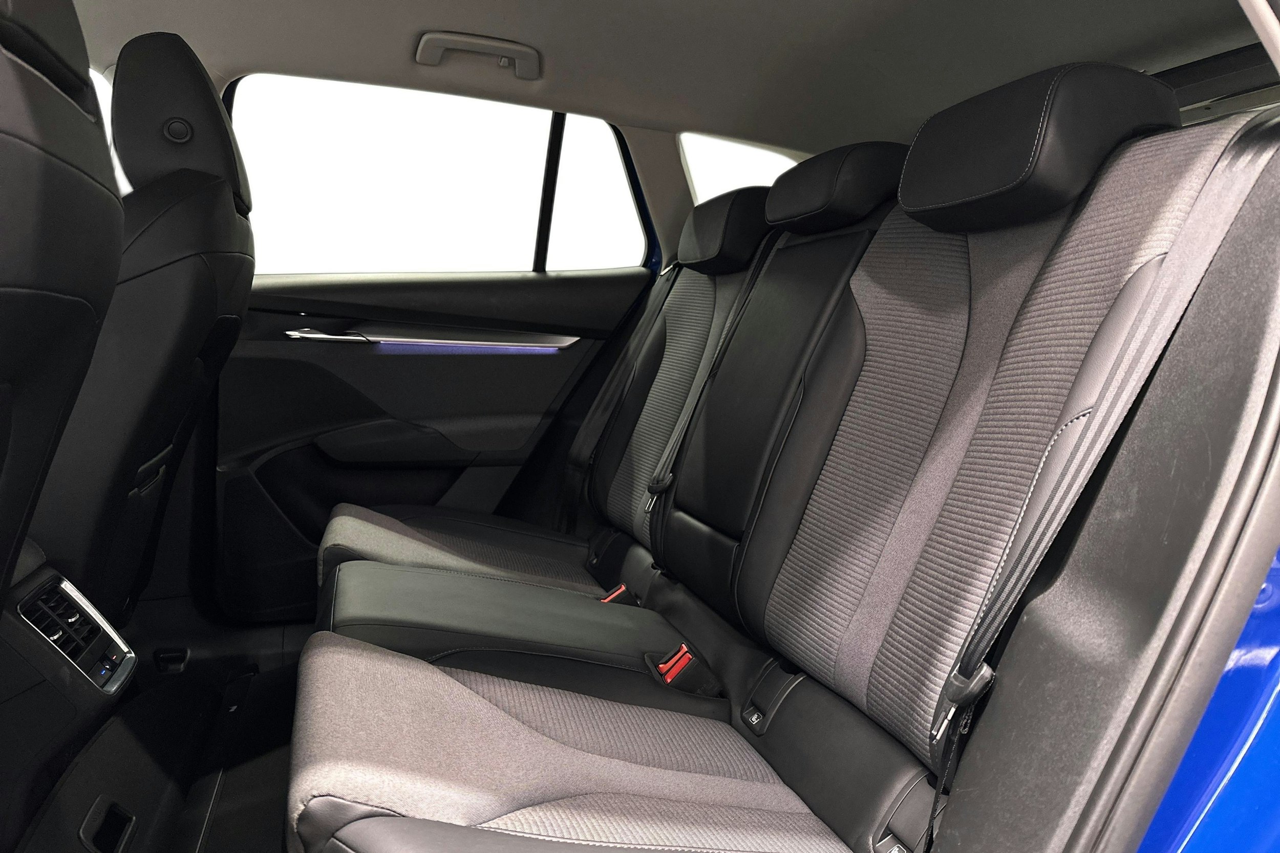 sininen Skoda Enyaq 2022 kuva 10.