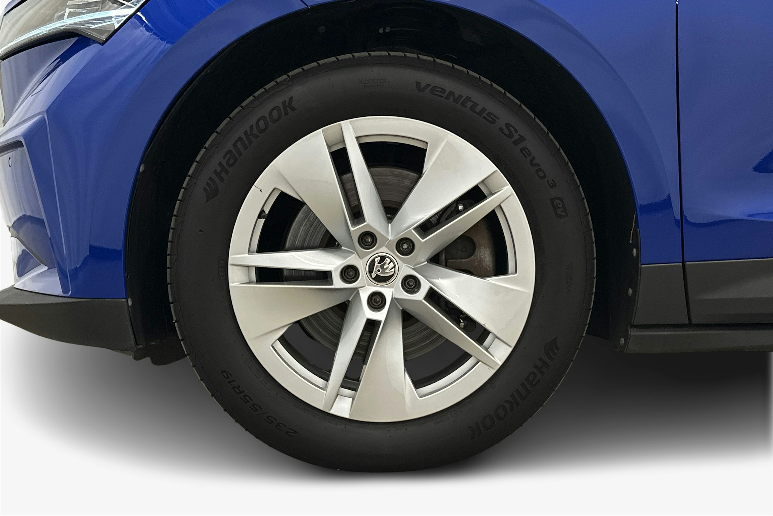 sininen Skoda Enyaq 2022 kuva 11.