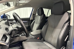sininen Skoda Enyaq 2022 kuva 16.
