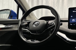 sininen Skoda Enyaq 2022 kuva 17.