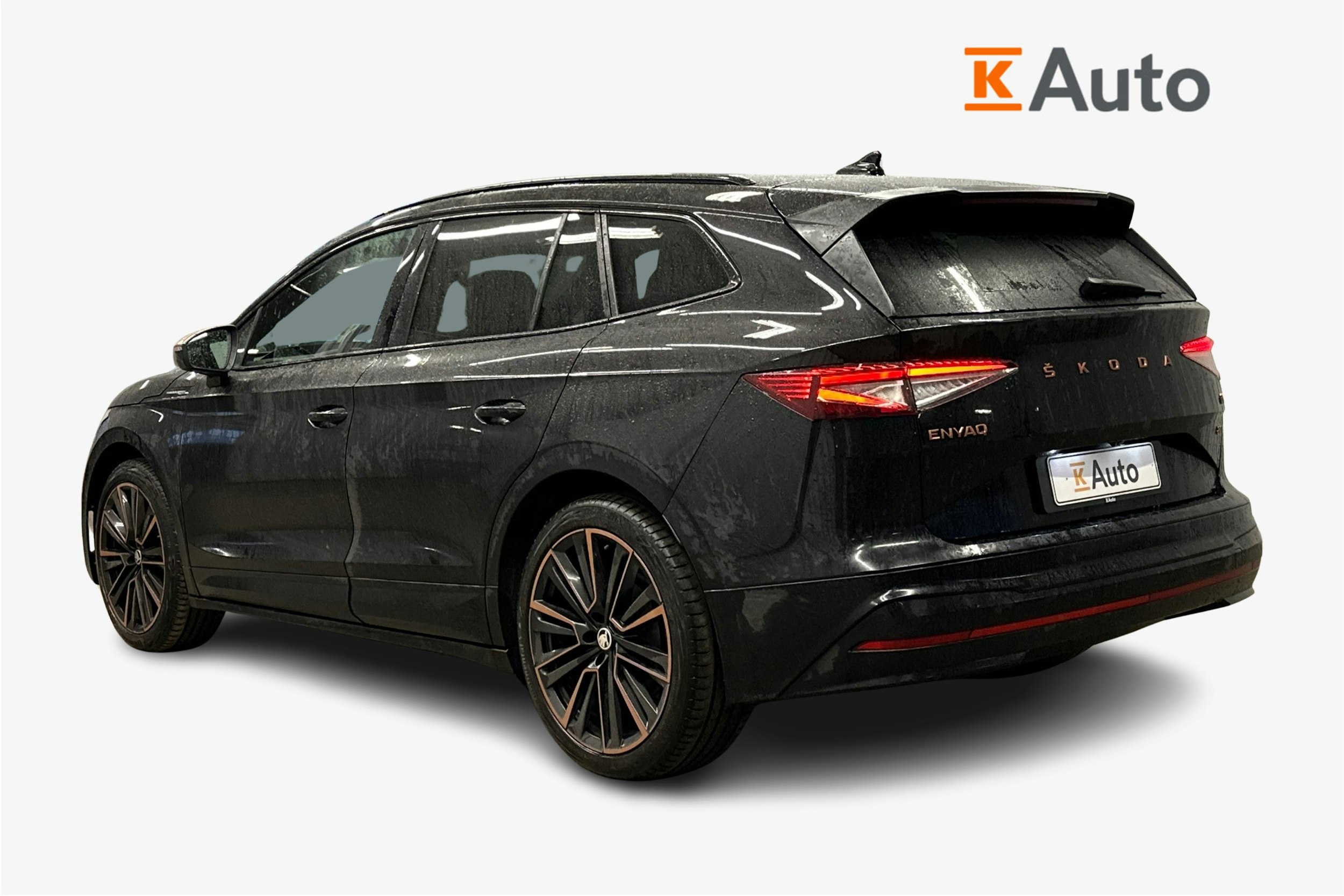 musta Skoda Enyaq 2022 kuva 2.