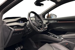 musta Skoda Enyaq 2022 kuva 3.