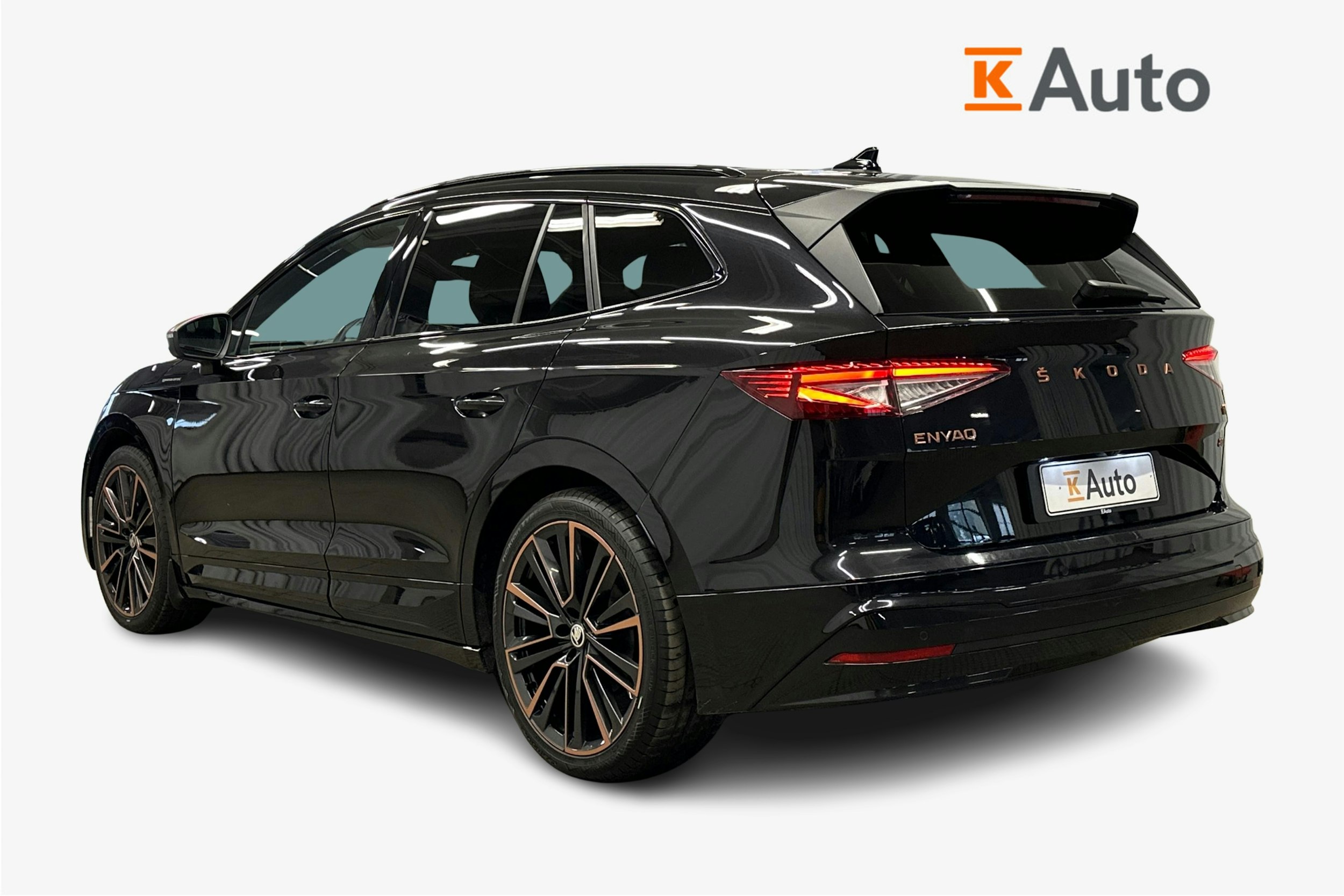 musta Skoda Enyaq 2022 kuva 2.