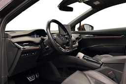musta Skoda Enyaq 2022 kuva 3.