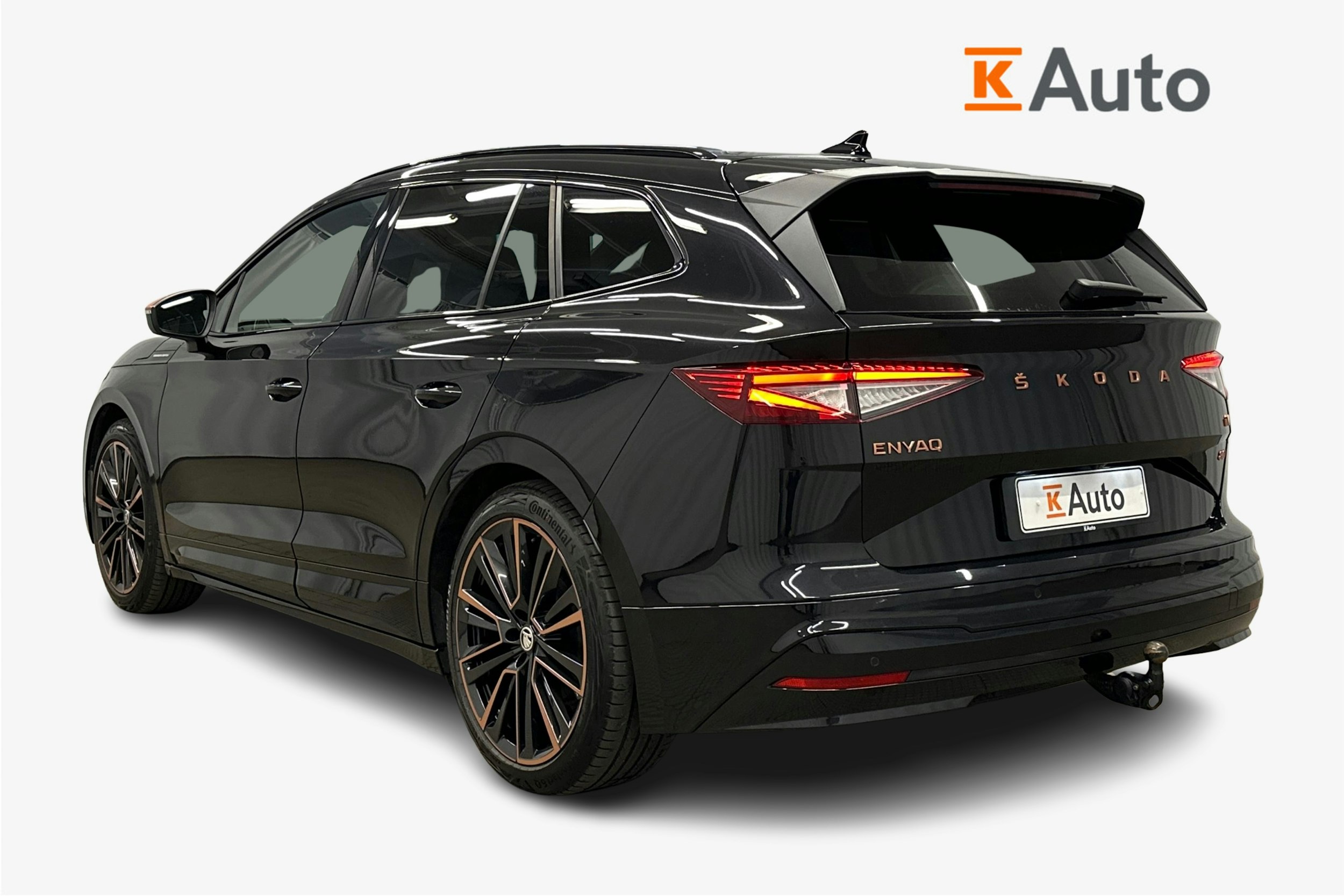 musta Skoda Enyaq 2022 kuva 2.