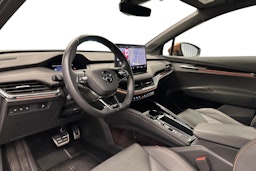 musta Skoda Enyaq 2022 kuva 3.