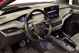 punainen Skoda Enyaq 2022 kuva 3.